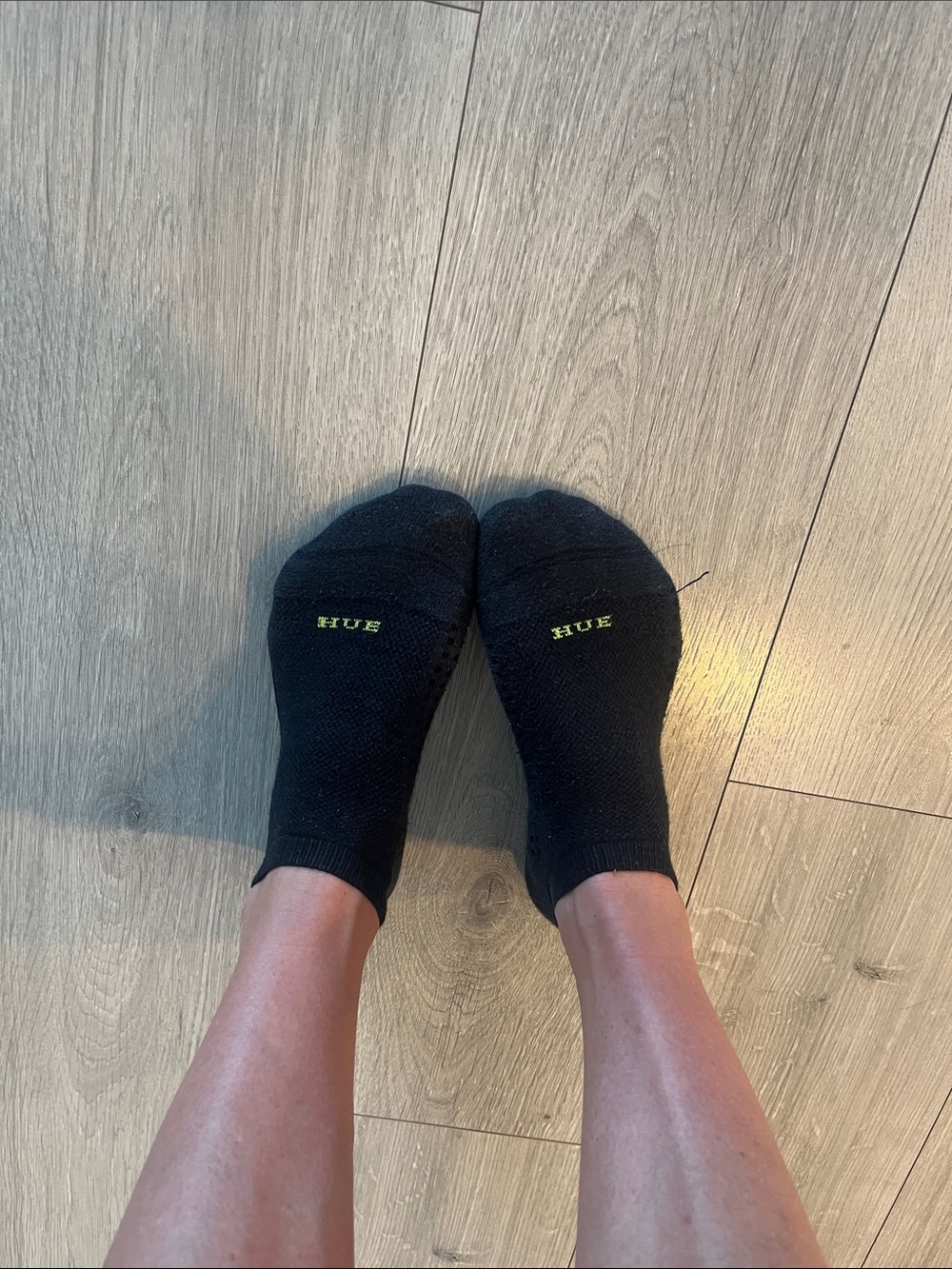 HUE Womens Black Low-Cut Athletic No-Show Socks with Yellow Logo